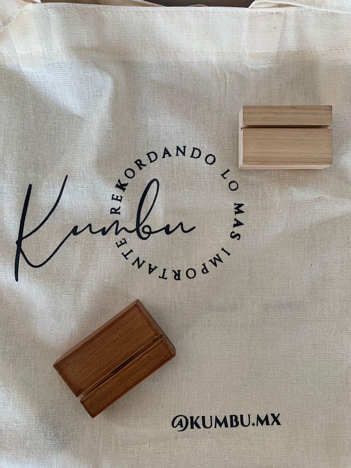 Base de Madera Barnizada